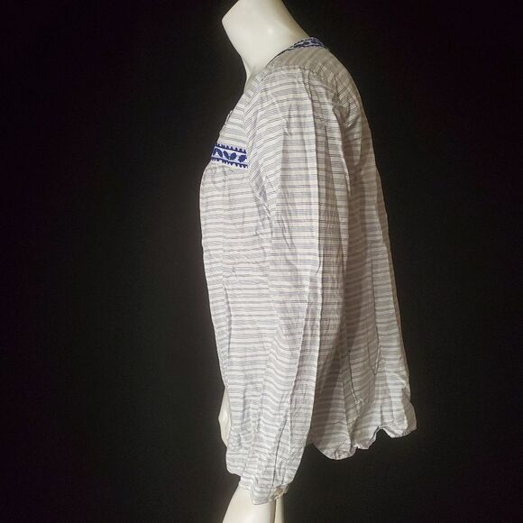 Vineyard Vines Blue & White Striped Embroidered Top (M) - Picture 3 of 5